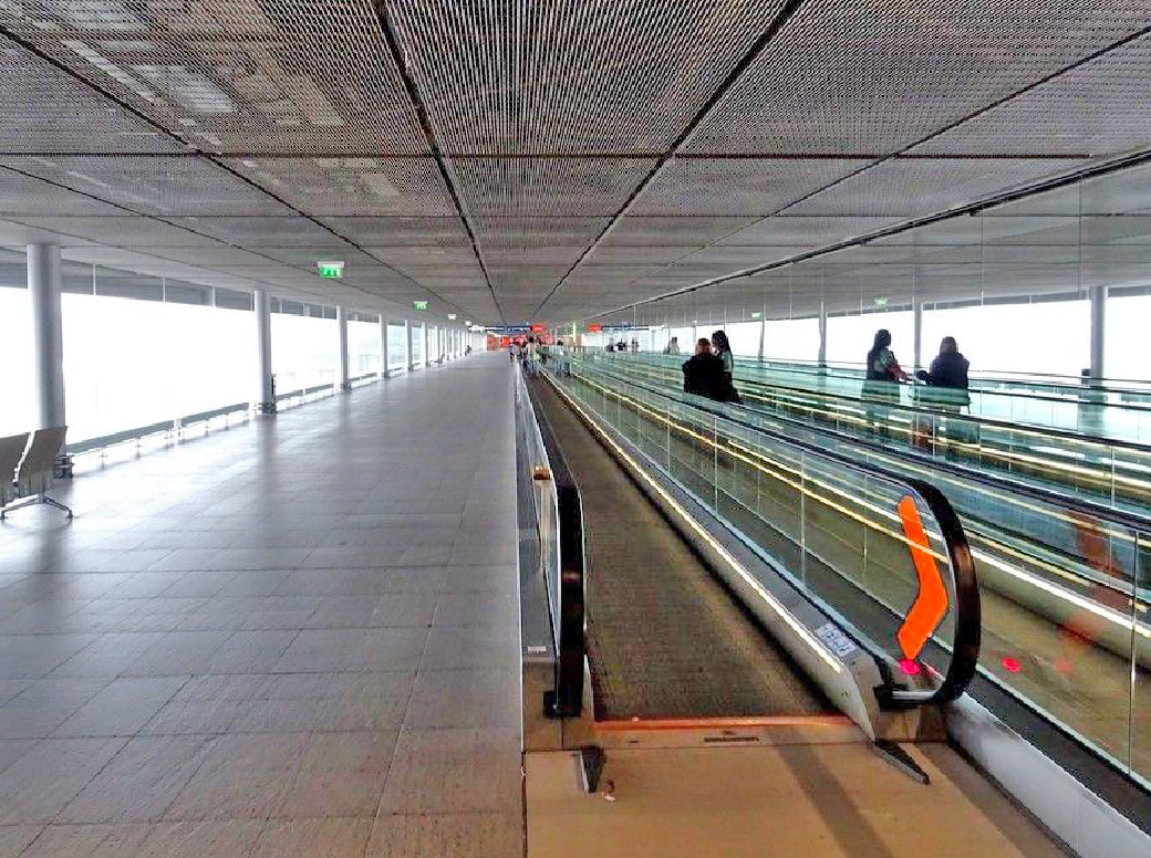 Transit terminal 2F to terminal 2E PARISCDG CHARLES de GAULLE AIRPORT